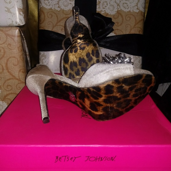 Ankle t-strap heels - Picture 4 of 5